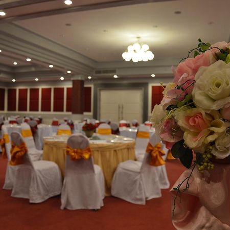 Raya Grand Hotel Накхонратчасима Экстерьер фото